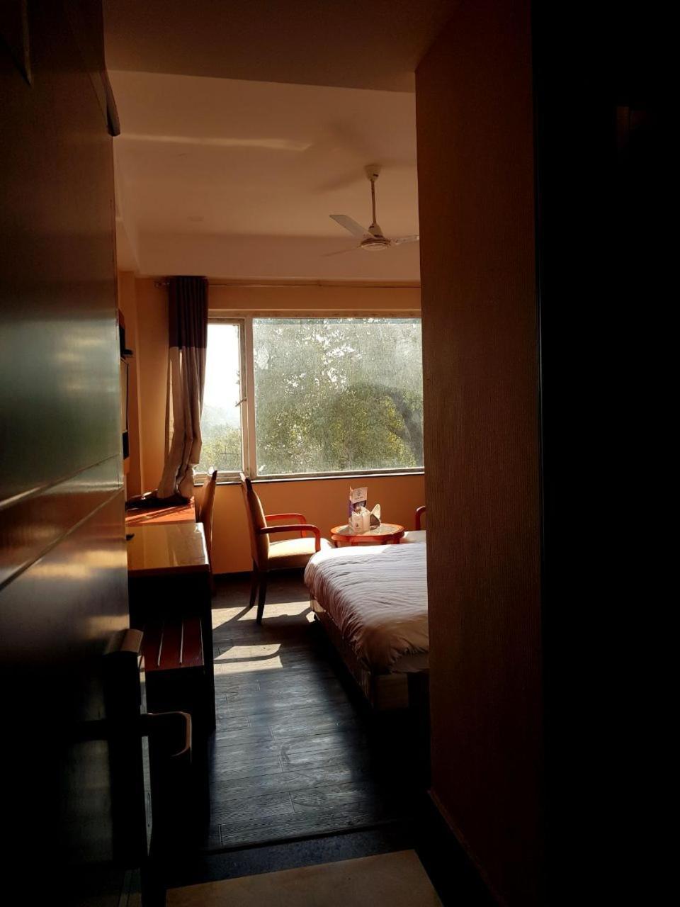 Hotel Blue Lagoon ハリドワール エクステリア 写真
