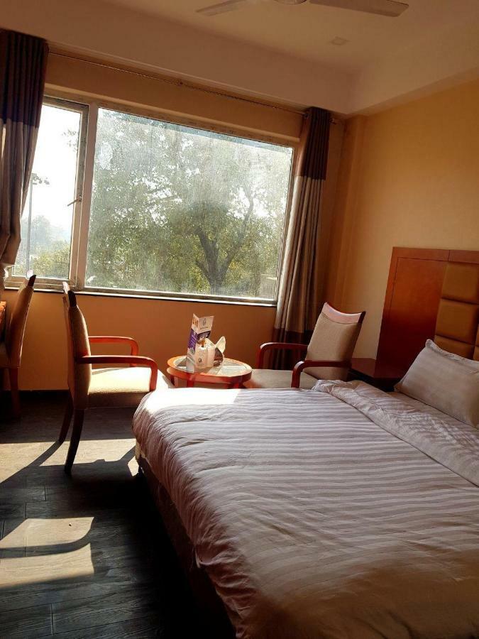 Hotel Blue Lagoon ハリドワール エクステリア 写真